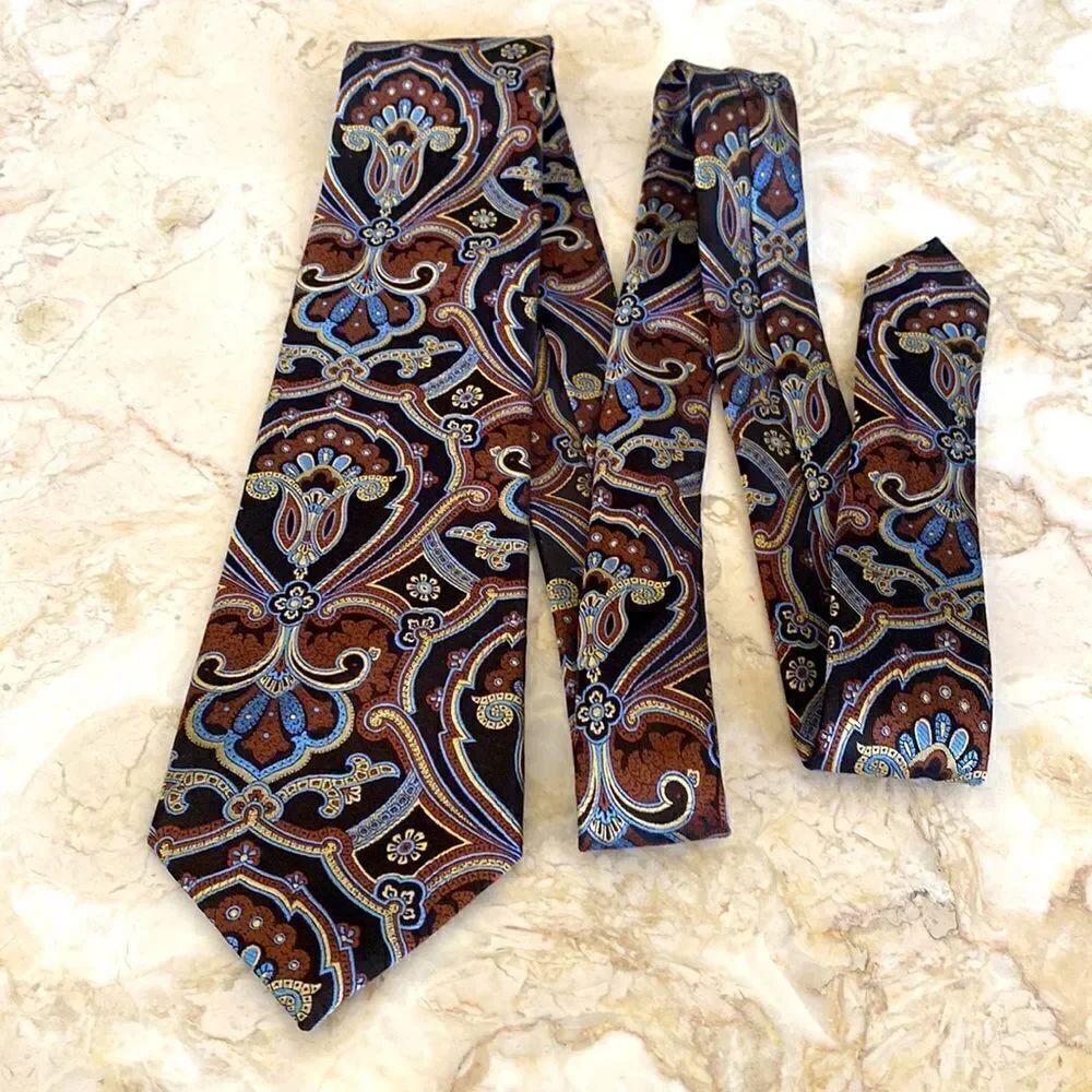 Alfred Sung 100% Silk Paisley Tie